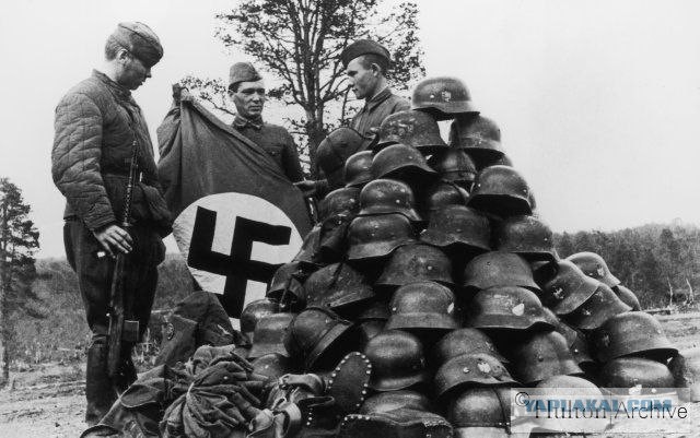 В Луганске митингующие завладели оружием СБУ