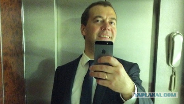 Рейтинг вероятных преемников Путина возглавили Медведев и Собянин