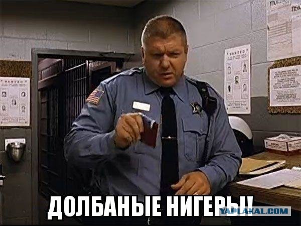 Во Флориде темнокожие школьники избили мелкого белого пацана, потому что он носил шапку с надписью "Трамп 2020"