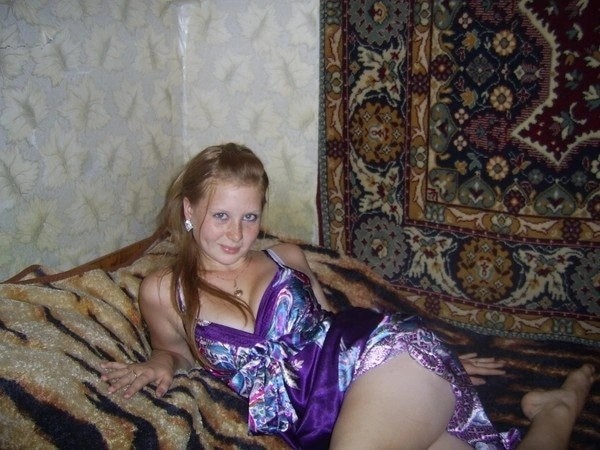 И хоть не юные уже, они ещё романтики в душе