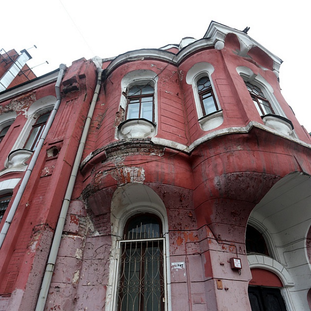 В центре Москвы в новогоднюю ночь снесены исторические здания Паровой фабрики шоколада "Рот-фронт"