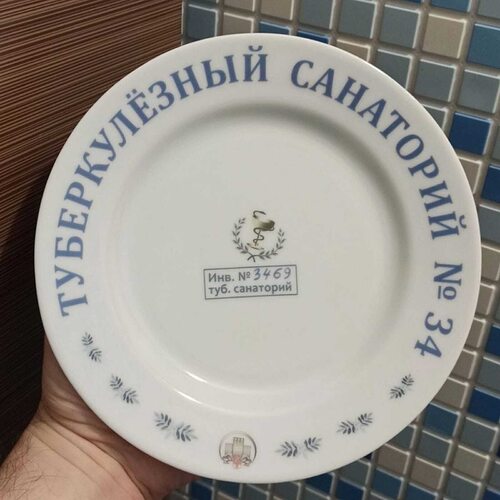 В одном из магазинов обнаружили тарелку, которая идеально описывает главное правило большой семьи