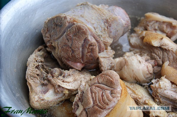 Холодец, С говядиной, свининой и курицей