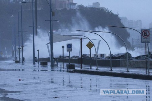 От берегов Бразилии и Уругвая отхлынула вода, а на побережье Чили обрушились огромные волны