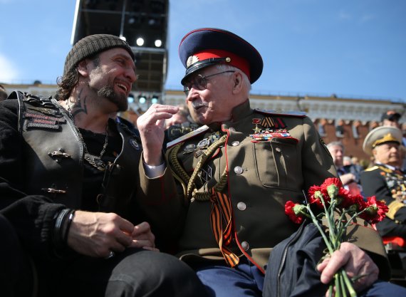 Очередной ряженый на Параде Победы сегодня