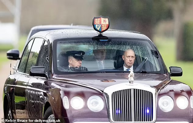 На фоне вбросов о смерти короля Чарльза III в Букингемском дворце показали новые фото монарха