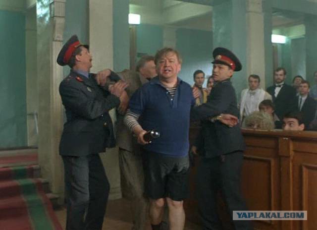 Уроженец Таджикистана избил полицейского на западе Москвы