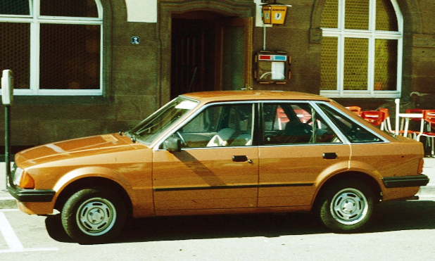 Какой автомобиль из 1990х-2000х вы бы хотели бы возродить под маркой "Москвич"