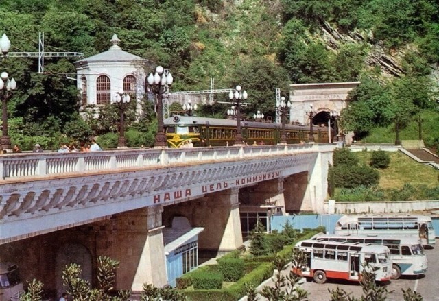 Не плачь. Это ностальгия в глаз попала