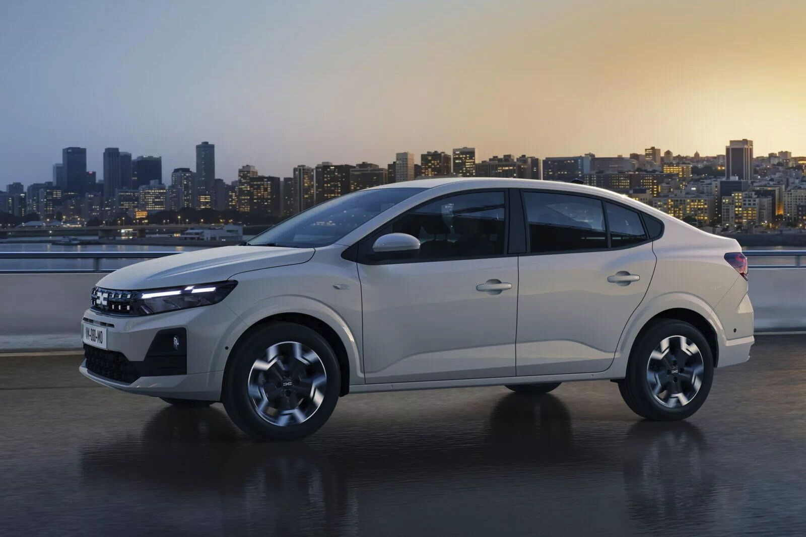 Renault обновила неизвестные в России Логан III и Сандеро III