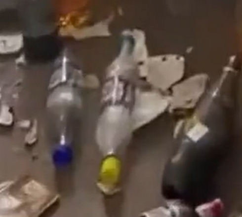 Это могли быть мы с тобой, но ты боишься быть счастливой