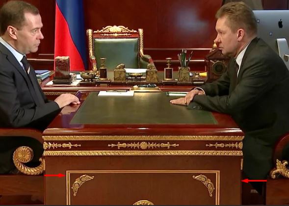 Почему у Медведева стул выше, чем у Шувалова