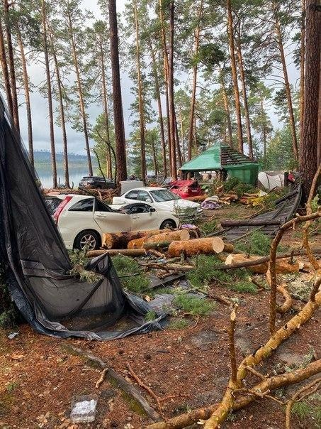 Завалило палаточный городок