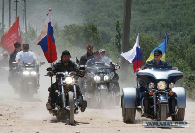 Россияне массово переписывают машины на подростков
