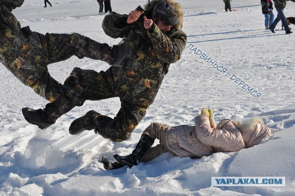 Фотожаба: Сейчас он ей...