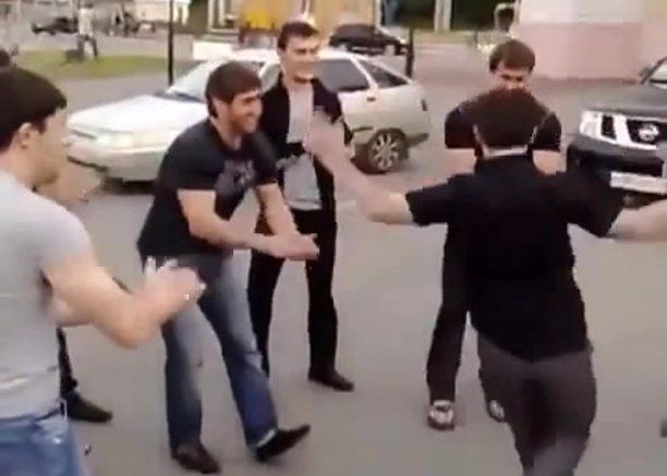 В Москве компания мигрантов избила мужчину, ограбила и увезла в багажнике