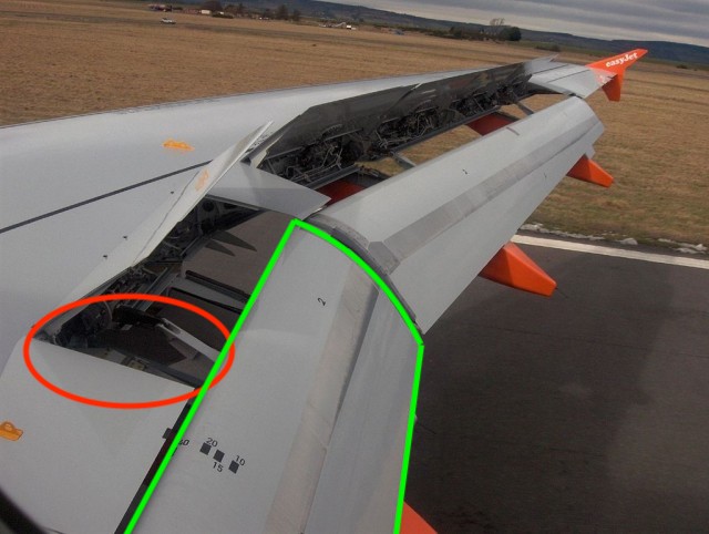 Что за вытянутые штуки под крыльями многих самолетов?
