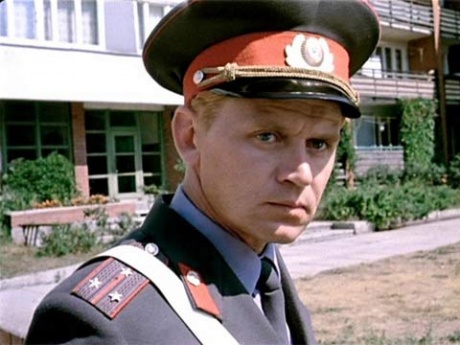 Внедорожник следователя протащил по улице инспектора ГИБДД в Казани