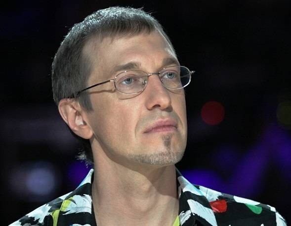 38-летняя Бритни Спирс решила показать всем, что она ещё могёт и устроила танцы прямо перед камерой
