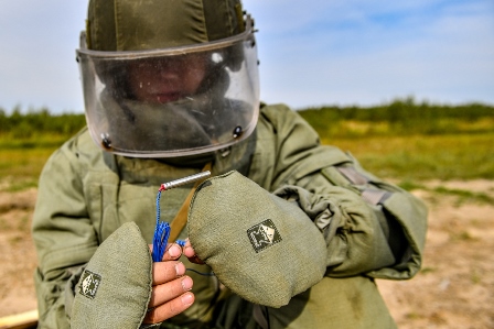 Оператор минного тральщика.