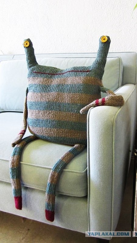 Телка с сиськами без лифчика 18+