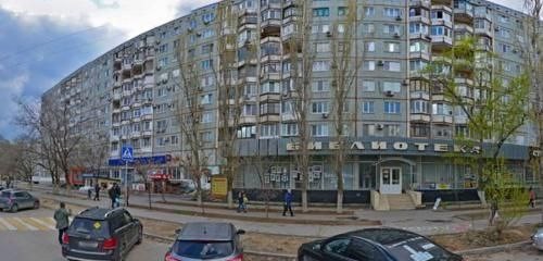 Страшная ситуация! Голая девочка выбежала на улицу