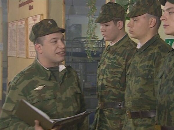 Актёр Павел Кассинский, известный по сериалу "Солдаты", устроил дебош в поезде №44 Имеретинский курорт — Москва.