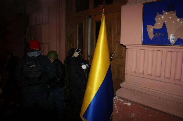 Украина штурмует верховную раду!