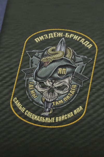 родился орком защищай. родился орком защищай мордор футболка. тени мордора мемы. мордор саурон. орк вархаммер 40000 из пивных банок.