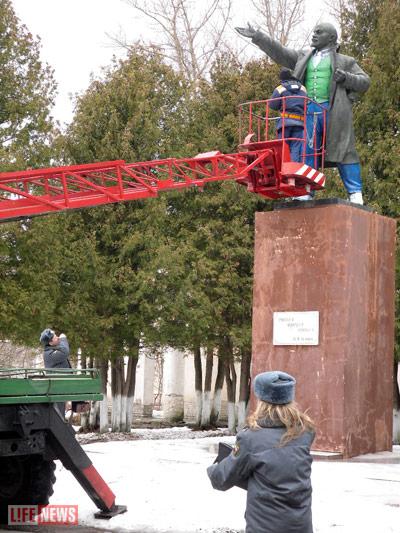 На Урале восстановили памятник Сталину