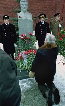 В Псковской области установили 8-метрового Сталина