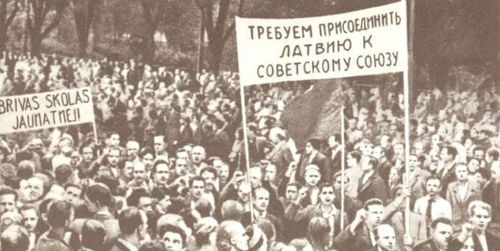 Беспилотники ВСУ массово атакуют Крым
