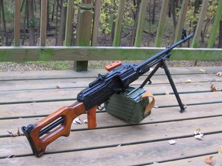 Малолетки избивают всех подряд в электричке