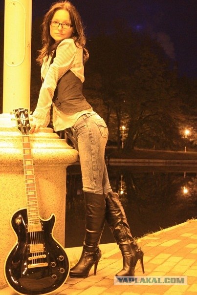 Девушки с гитарами