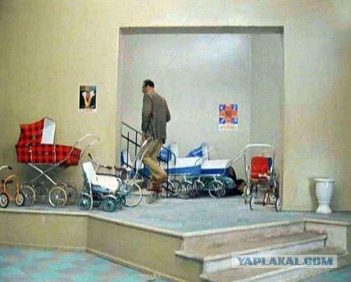 Соседи подали в суд на молодых мам из-за колясок в подъезде
