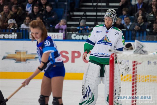 Уборщицы-фотомодели льда