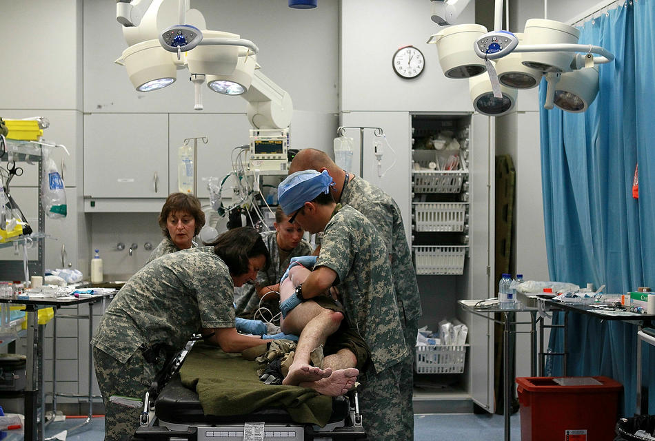 Военный врач в больнице. Военно-Полевая медицина.