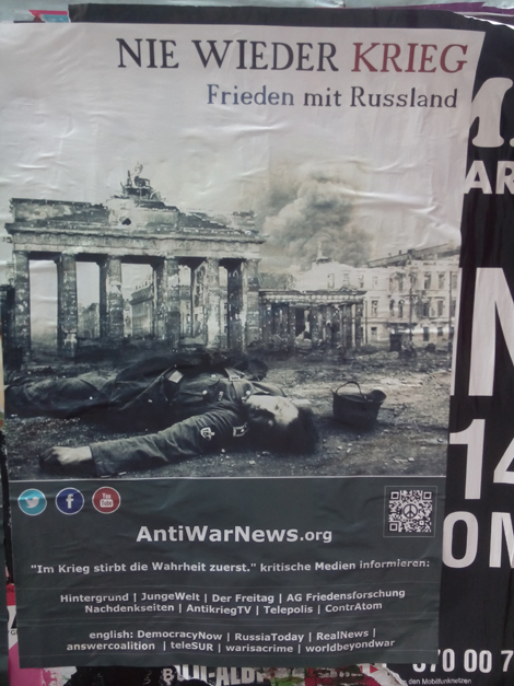 По Берлину расклеили 2000 плакатов