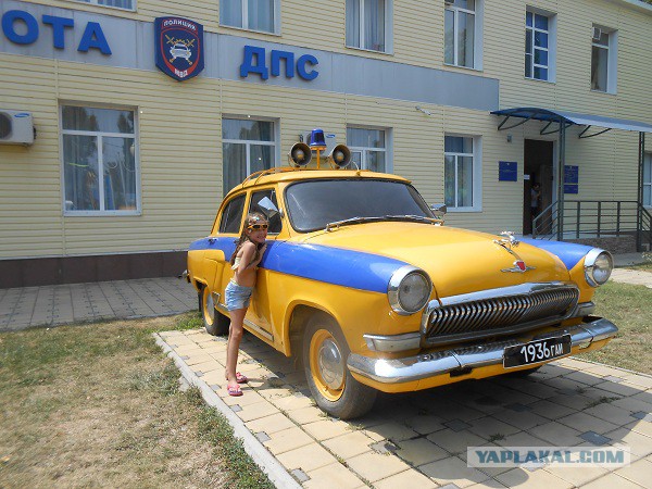 Автомобили на постаменте