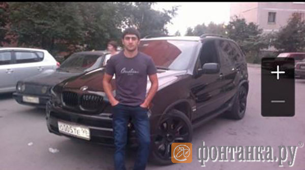 На Невском BMW X6 сбил пешеходов на тротуаре