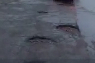 В Воркуте водитель "десятки" прокатил на капоте полицейского.