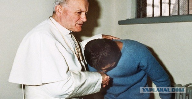 У гроба Папы Иоанна Павла II