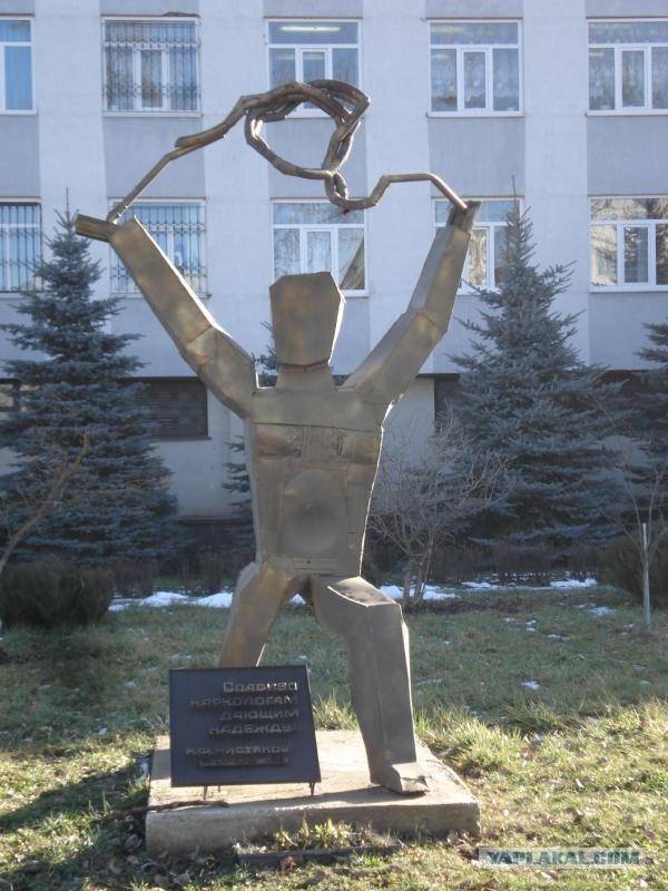 Необычные статуи мира