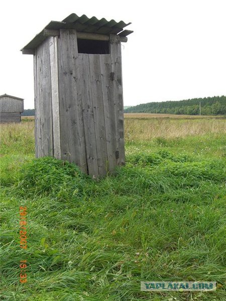 Лодка из 50 тысяч пластиковых бутылок