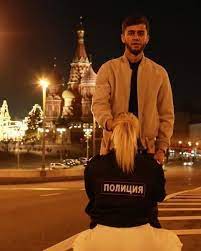 Суд арестовал на 10 суток подругу пранкера, устроившего вульгарную съемку у храма в Москве