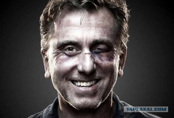 Если Вас грабят у банкомата ..