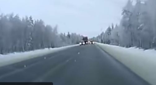 Водитель внедорожника пошёл в лобовую