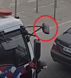 Женщина попала в слепую зону и погибла под колесами грузовика