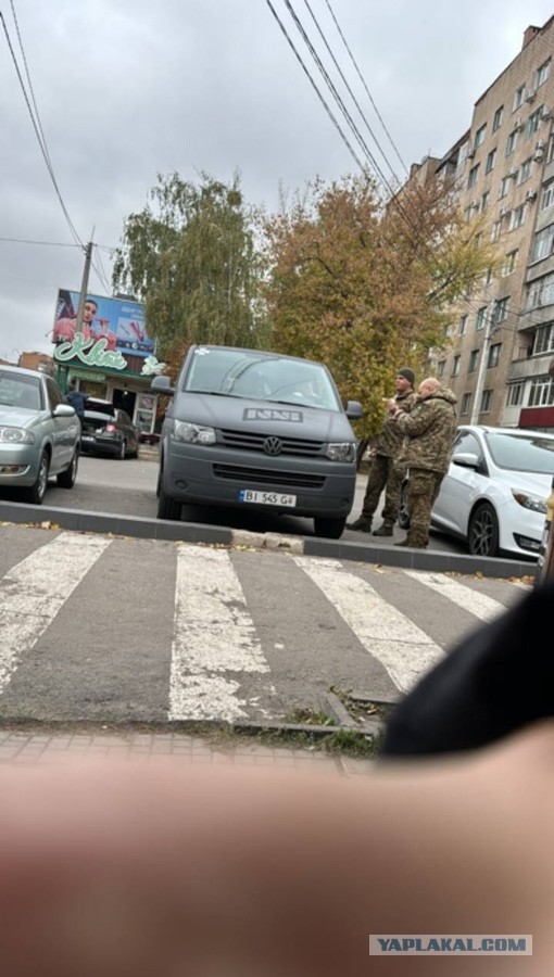 Парень поселился в Чернобыле в заброшенном доме, провёл там свет, обустроил быт и собирается жить