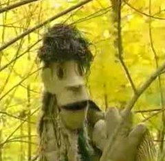 "Хозяин, ты бы за диваном прибрался что-ли..."